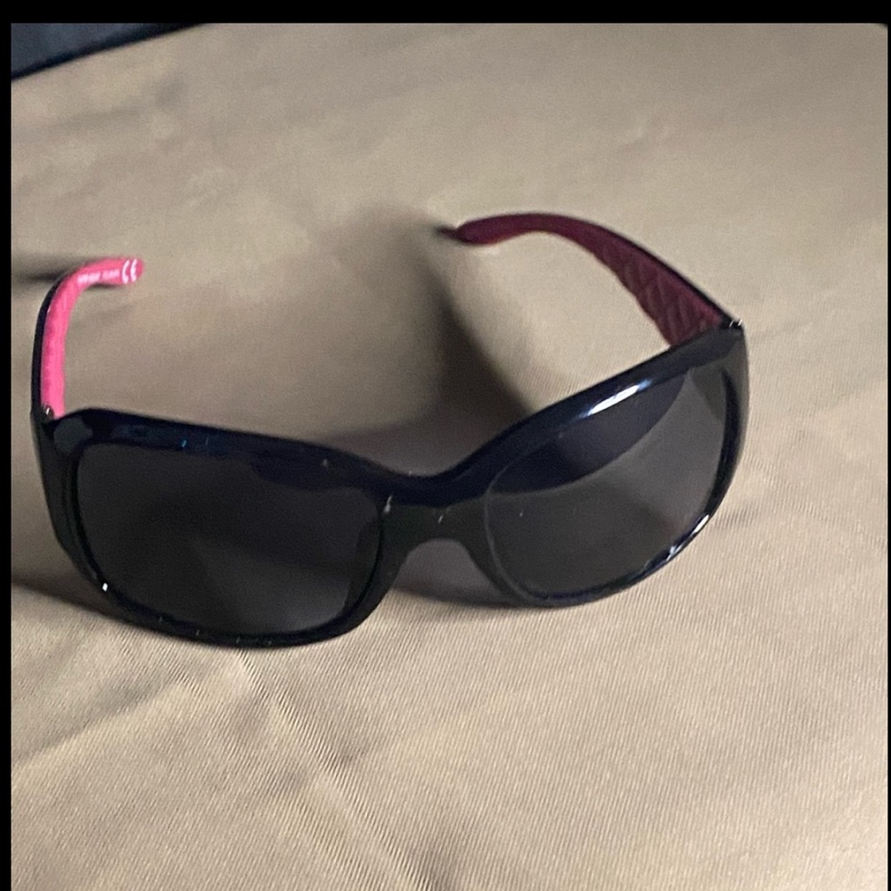 NEW! Stylish Black Sunglasses with Pink Accents